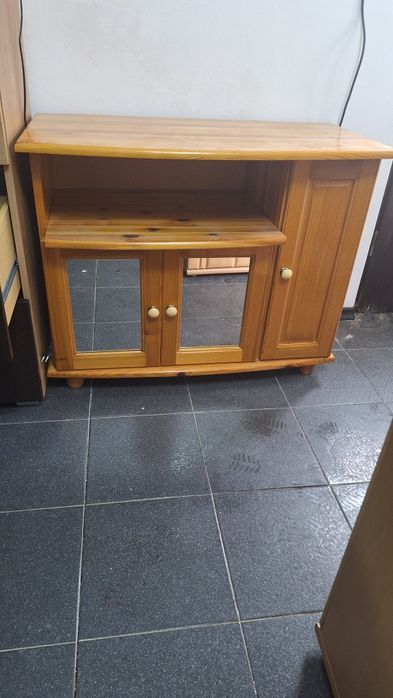 Шкафче за телевизор от чам