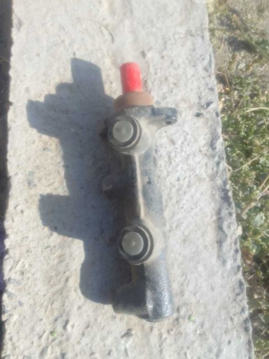 Продам запчасти на mersedes 208D.