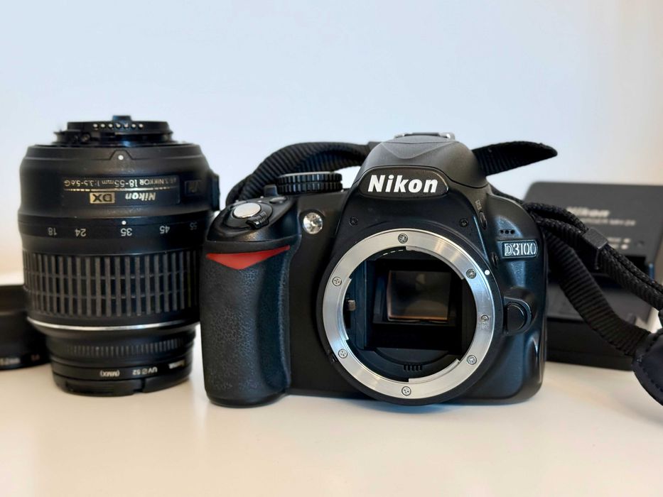 Aparat foto DSLR Nikon D3100, 14.2MP + Obiectiv 18-55mm + Rucsac Foto