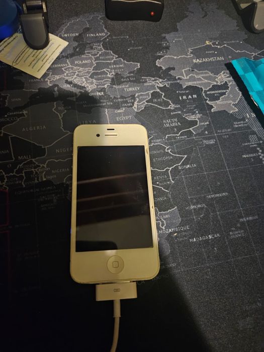 Продам iphone 4 8 gb