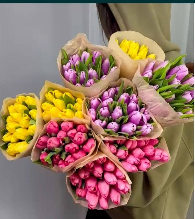 Корпоративные букеты из тюльпанов к 8 Марта