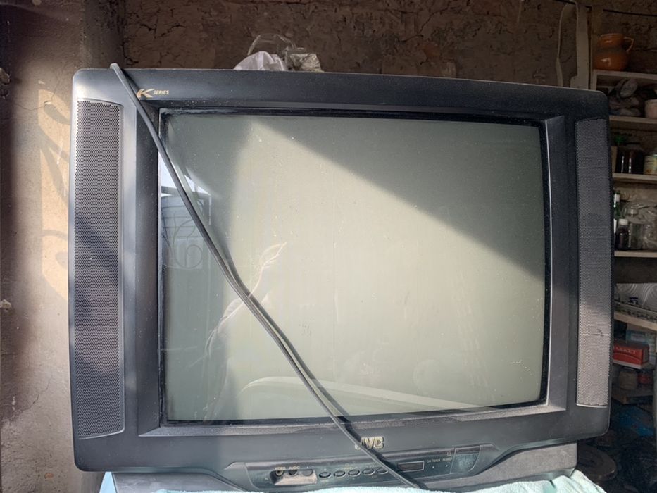 Телевизор цветной, рабочее состояние