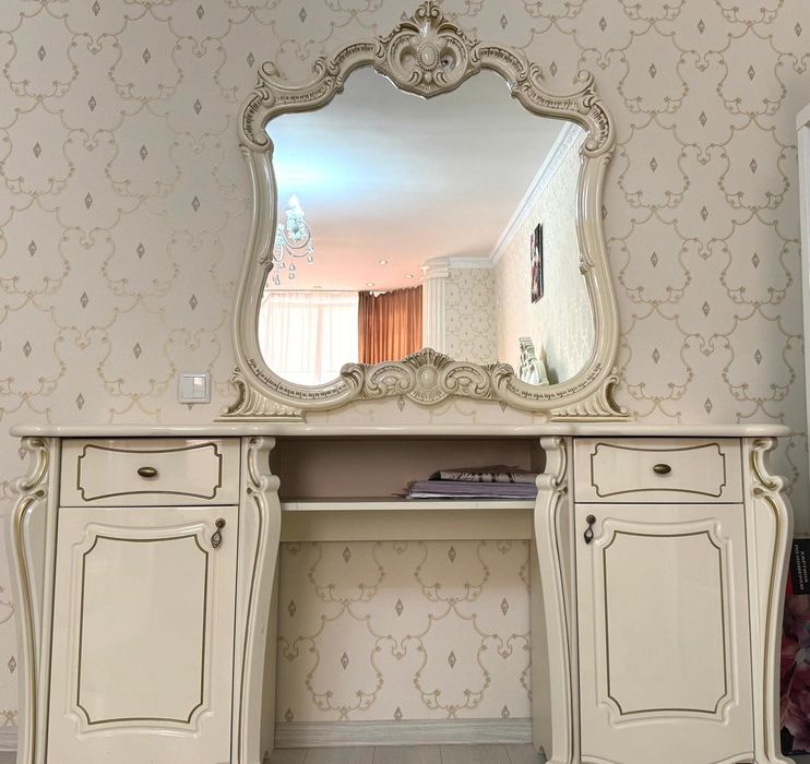 Продам спальный гарнитур