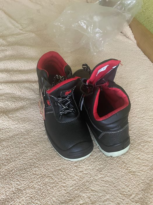 Продам рабочую обувь