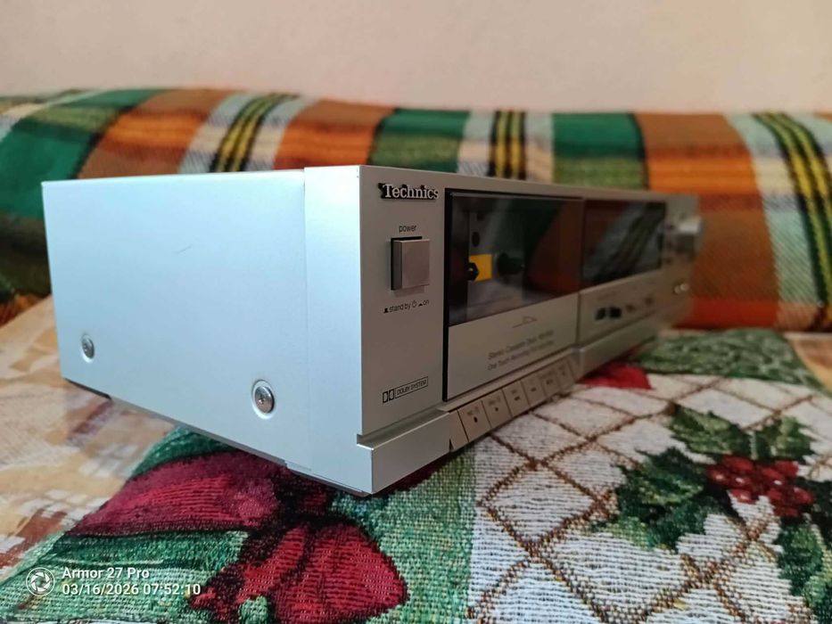 Продавам касетен дек TECHNICS RS-B105