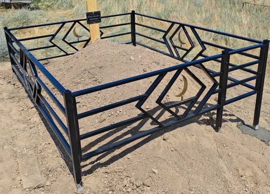 Мусульманские Оградки, Памятники, Таблички