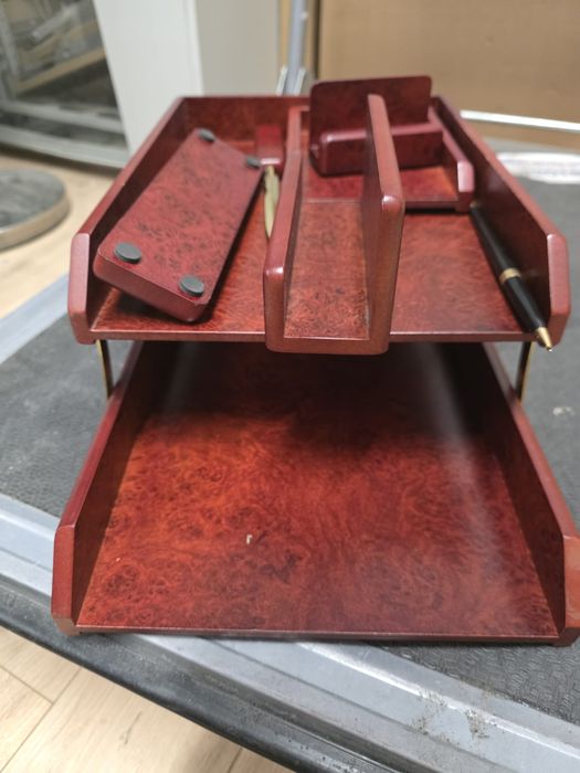 Set complet accesorii birou managerial / lux – aspect lemn de nuc