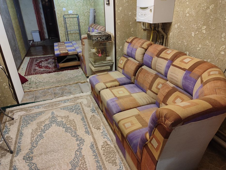 Диван гостинный в комплекте