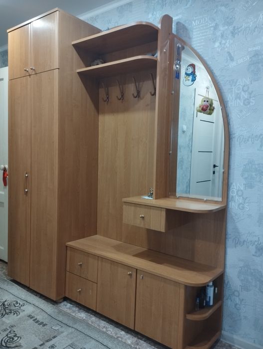 Продам Шкаф-прихожую б/у