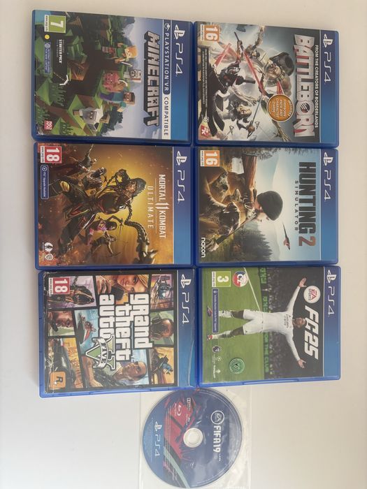 Vand PS 4 Slim cu statie de incarcare, capacitate 1 TB