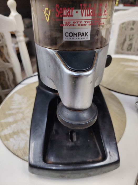 Râșniță de cafea profesională Compak K6 . Perfect funcționala.