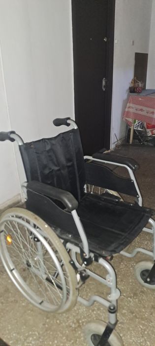 Scaun cu rotile persoane cu handicap