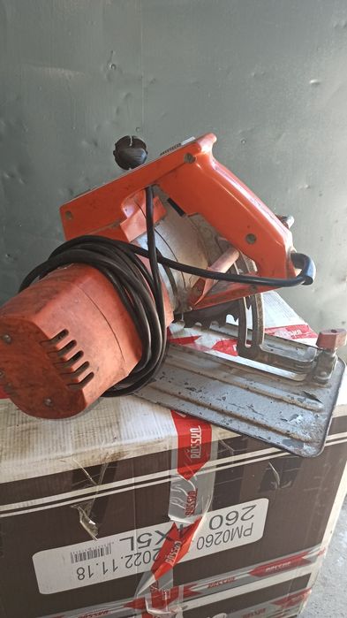 Продам электропилу.