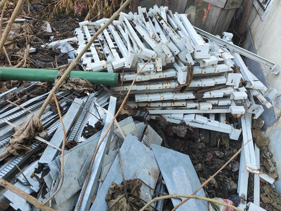 Vând traverse din fier stalpi