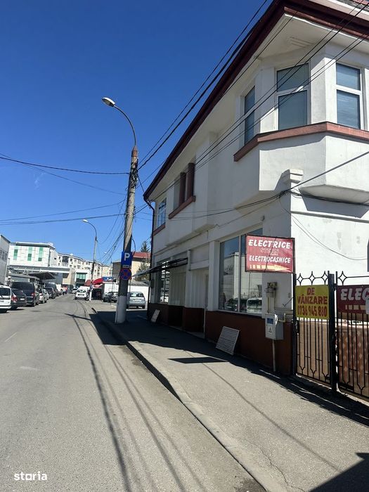 Campina - ultracentral - casa + Spațiu comercial - 215000 Euro