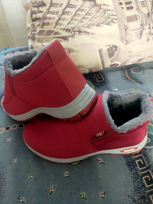 Продам женскую обувь