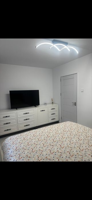 Inchiriez apartamnt 3 camere Craiovita