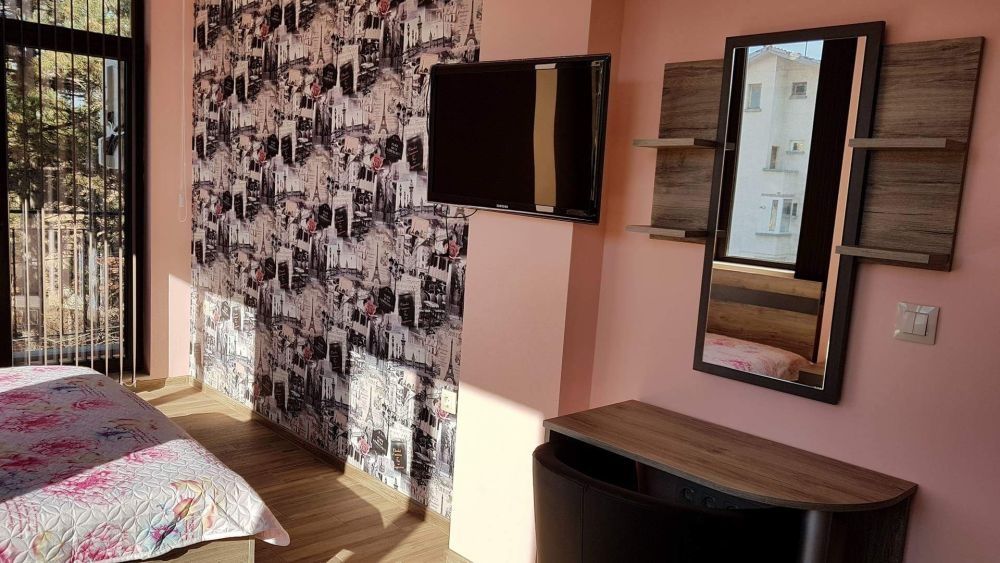 Дава се под наем Двустаен апартамент в Плевен, Идеален център - 75 кв.м за 400 € - Снимка #4