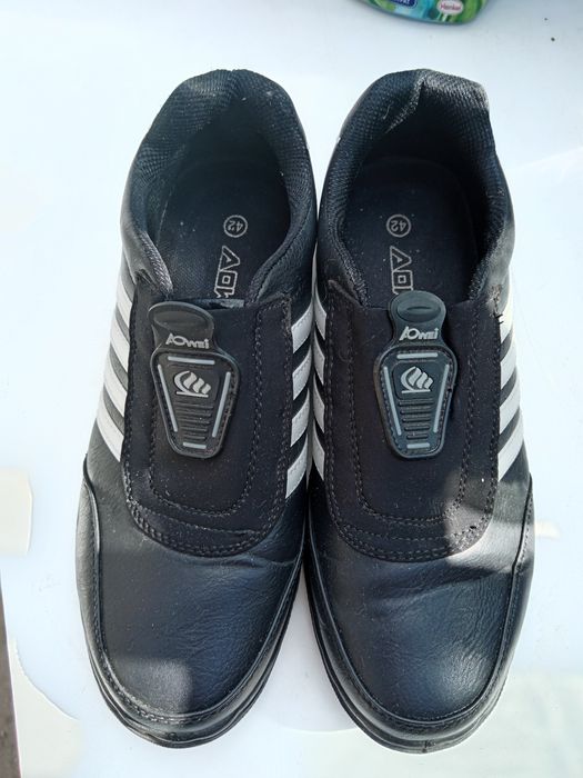 Продам кроссовки