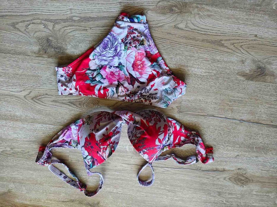 Дамски бански костюм от две части Pompea с push-up ефект и свеж десен