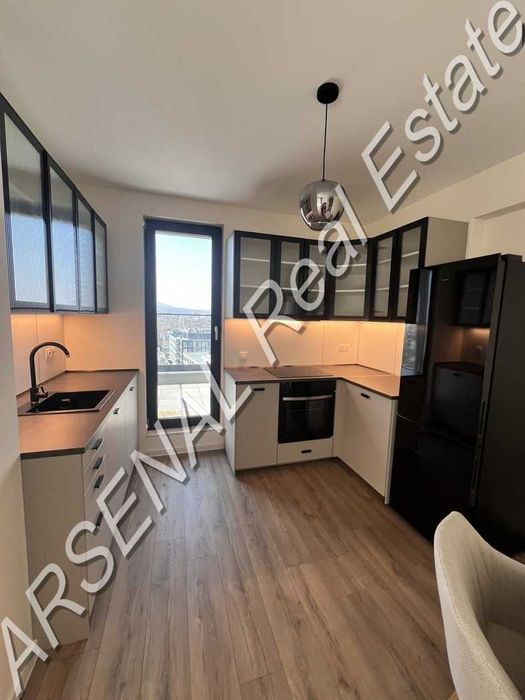 Дава се под наем Тристаен апартамент в София, Лозенец - 130 кв.м за 1196.97 € - Снимка #1
