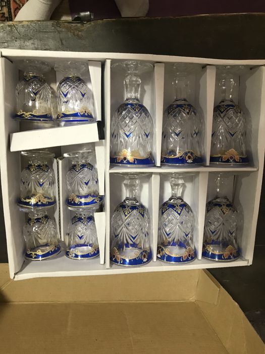 Набор посуды и чашек