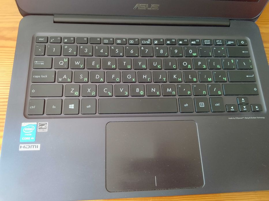 Asus Zen Book UX305 , 13 inch. Windows 10. Като нов. Ултра тънък.
