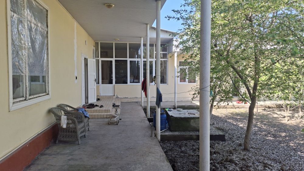 Продаётся  дом с большой территорией