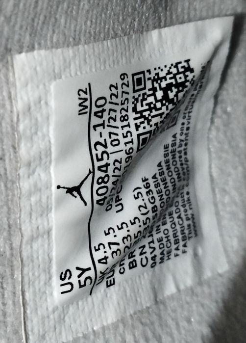 Vand Air Jordan 4 Midnight Navy.