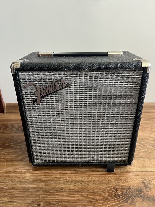 Бас усилвател Fender Rumble 15W, 8 инча говорител