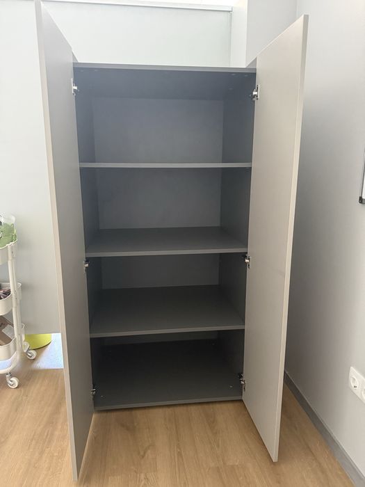 Сиви шкафове от MDF