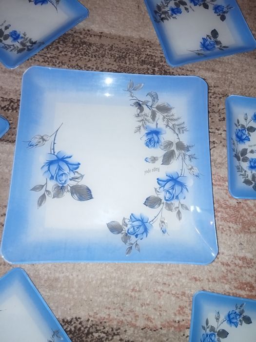 Set de șase farfurii + platou mare noi