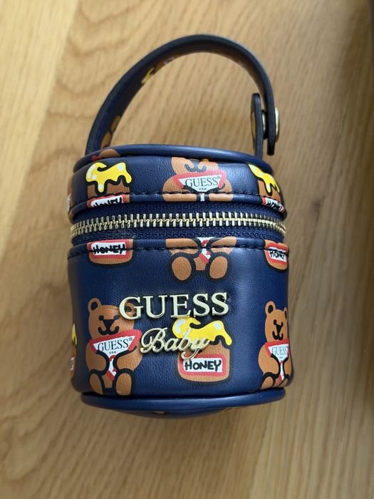 Guess комплект термо чанта за шише и чанта за биберон