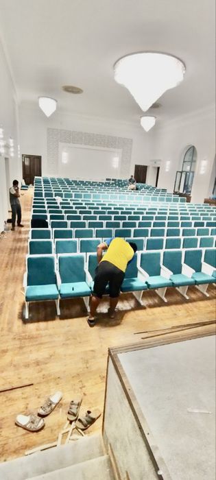 Театральные кресла. Кресло в залы. Мадагият сароиларига отиргичлар.