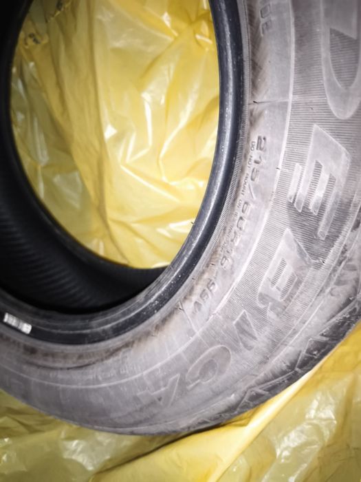 Продавам 4броя летни гуми215/60/16, 2броя Debica, 2броя Hankook,супер