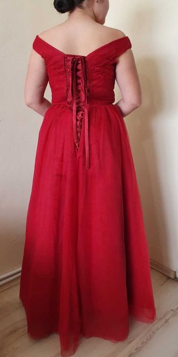 Елегантна рокля за официални поводи