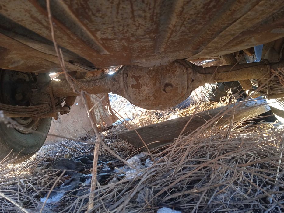 газ волга 2410 .