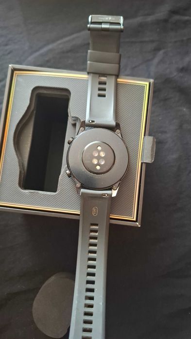 Продавам смарт часовник Huawei Watch GT2 46mm и обикновен часовник Casio W-756D