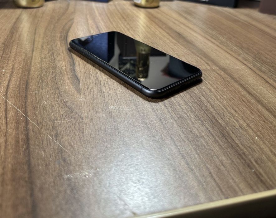Vand iphone 11 Negru