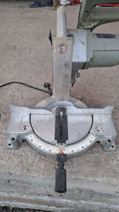 Торцовочная пила Crown