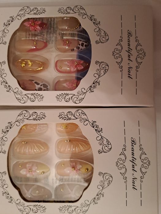 Маникюри за лепене 25 лв