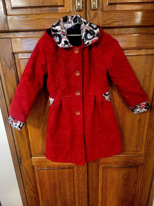 Palton elegant fetite, 8-9 ani