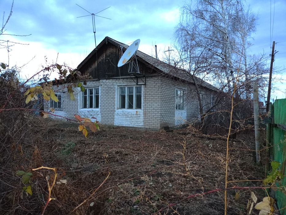 Дом . 3 комнаты и кухня