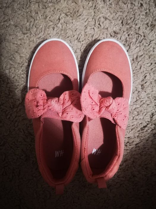 Incaltaminte vara marimea 31 h&m, geaca 5-6 ani