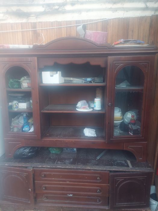 Продам сервант. Деревянный