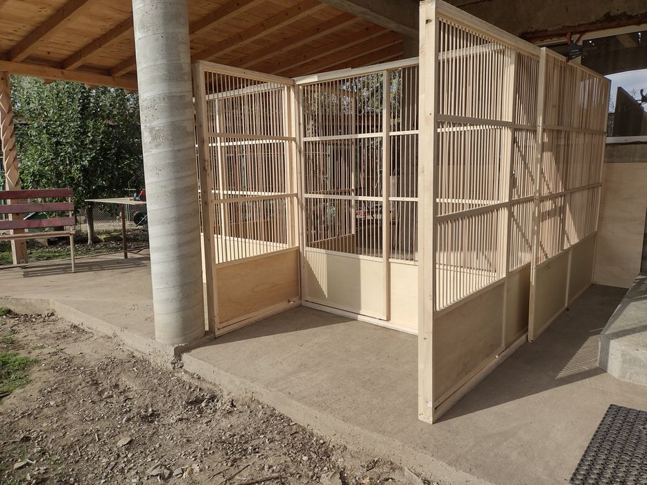 Boxe,hrănitori, lăzi pentru porumbei