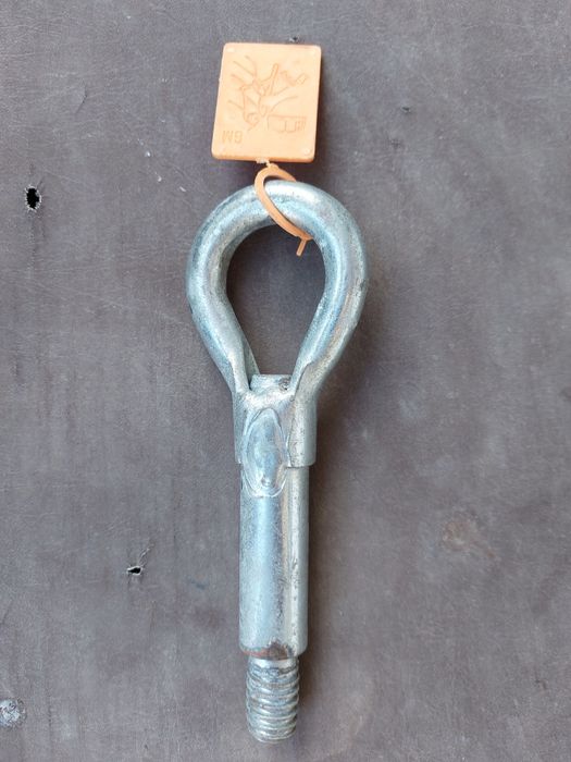 Буксировочный  крюк