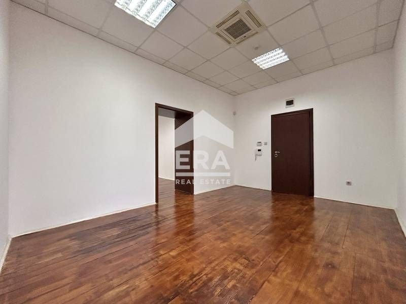 Дава се под наем Офис в София, Център - 55 кв.м за 650 € - Снимка #1