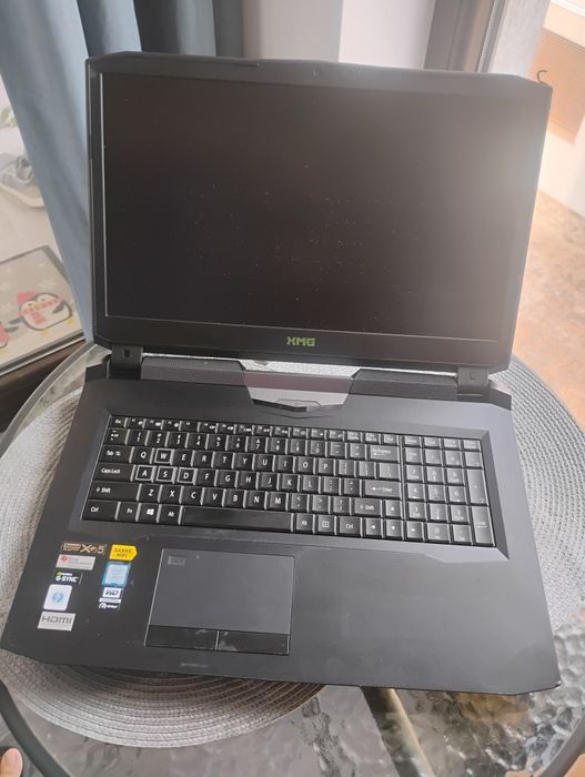 Vand laptop XMG U717