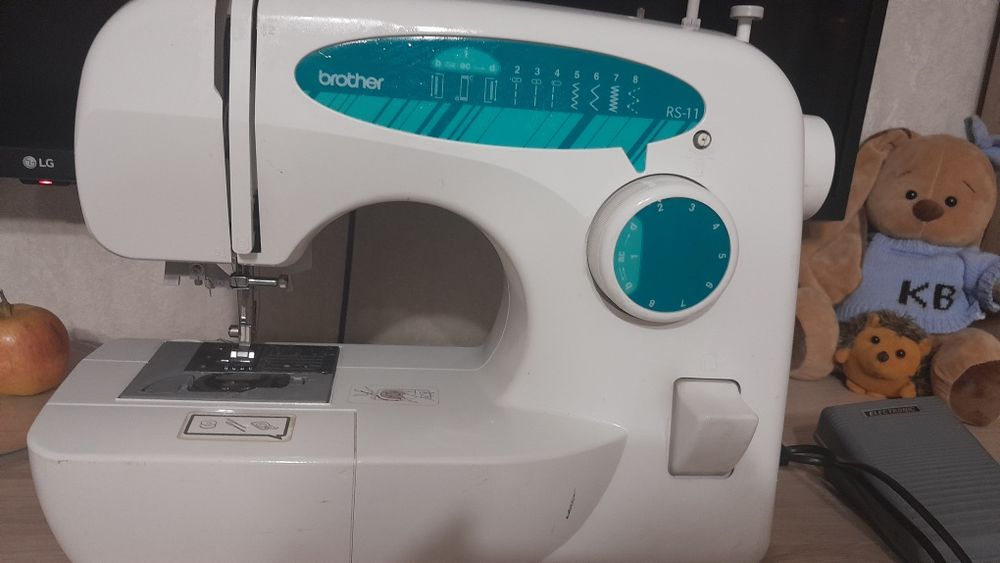 Продам швейную машинку